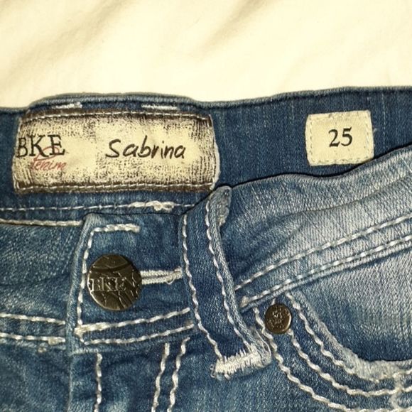 BKE Sabrina Distressed Denim Jeans Shorts 25 - Picture 2 of 7